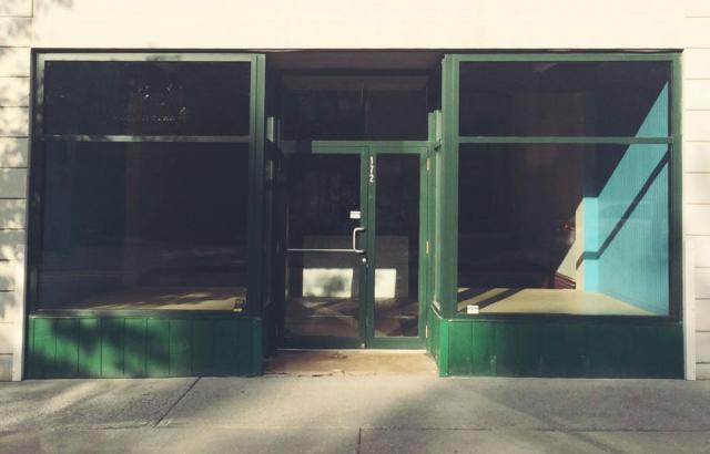 L'Office, devanture du magasin pas fini | Ton Barbier